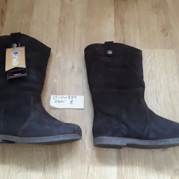 Emu Quest. Size 5. Unused- still have tags and card liner