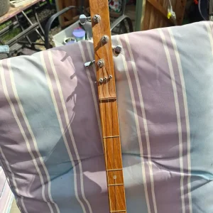 Cigar box guitar - Image 2