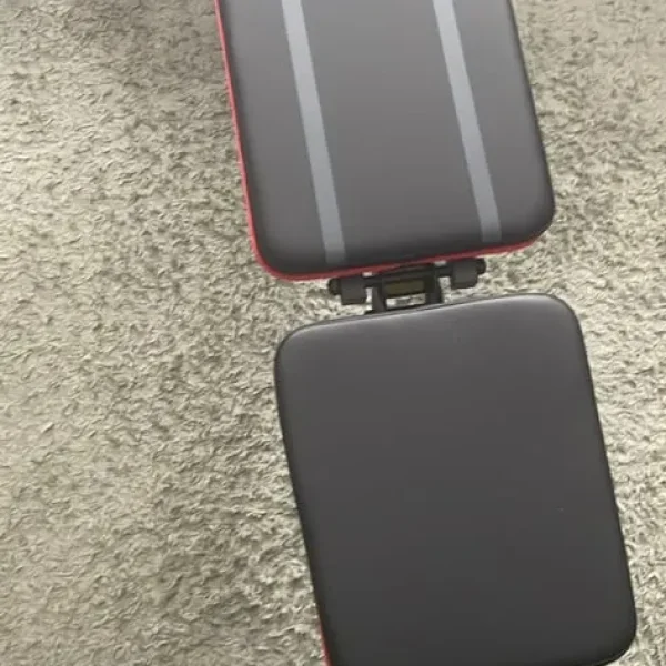 Adjustable gym bench that folds up for easy storage