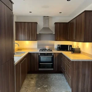 Large kitchen with matching utility - Image 2