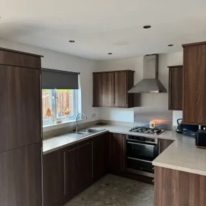 Large kitchen with matching utility - Image 4