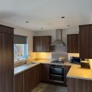 Large kitchen with matching utility - Image 5