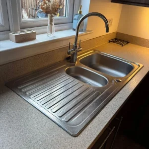 Large kitchen with matching utility - Image 8