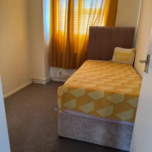 Single room for rent - Image 2