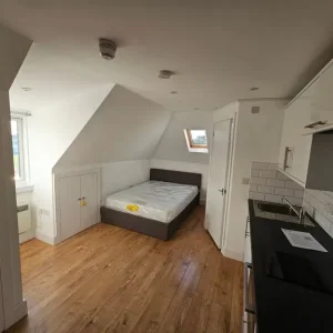 Studio flat - Image 2