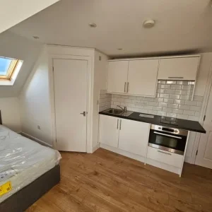 Studio flat - Image 3