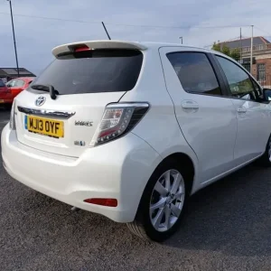 2013 Toyota Yaris 1.5 VVT-h T Spirit Hatchback 5dr Petrol Hybrid CVT Euro 5 (101 ps) Hatchback PE... - Image 2