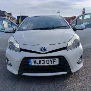 2013 Toyota Yaris 1.5 VVT-h T Spirit Hatchback 5dr Petrol Hybrid CVT Euro 5 (101 ps) Hatchback PE... - Image 3