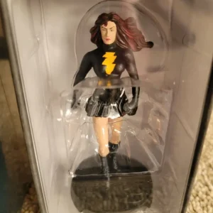 DC CATWOMAN BUST AND MARY BROMFIELD FIGURE - Image 3