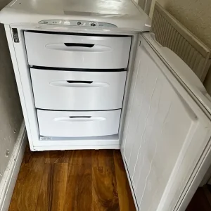 FROST FREE HOTPOINT FUTURE UNDER-COUNTER FREEZER IN GOOD WORKING CONDITION
