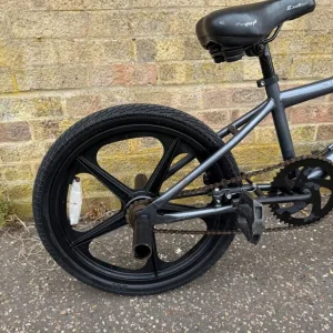 PIRANHA MERCY BMX IN GREY AND BLACK WITH MAT BALCK REAR STUNT PEGS - Image 4