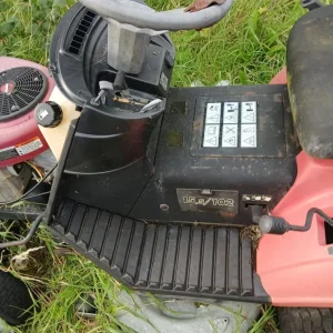 Ride on lawnmower - Image 2
