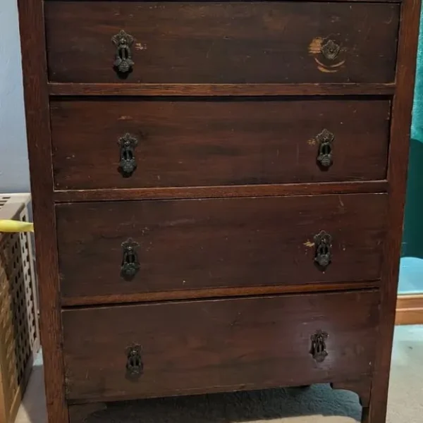 Antique mahogany chest of drawers