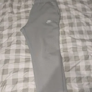 Cotton Nike tracksuit medium mans - Image 2