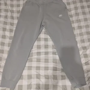 Cotton Nike tracksuit medium mans - Image 3