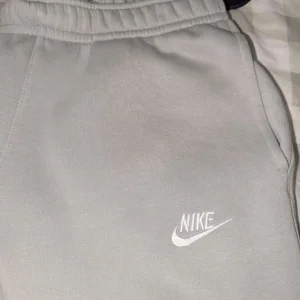 Cotton Nike tracksuit medium mans - Image 4