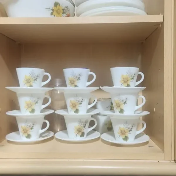 Vintage Pyrex large dinner & tea set