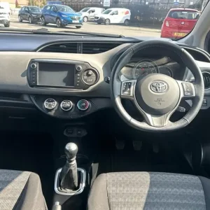 Toyota Yaris 1.33 Dual Vvt I Icon Hatchback 5dr Petrol Manual Euro 6 99 Ps - Image 4
