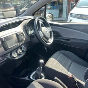 Toyota Yaris 1.33 Dual Vvt I Icon Hatchback 5dr Petrol Manual Euro 6 99 Ps - Image 5