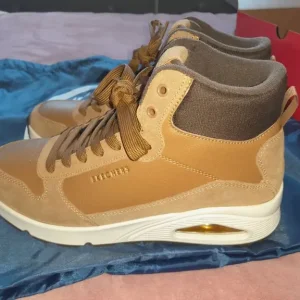 New sketchers 8.5uk mens casual boots. - Image 2