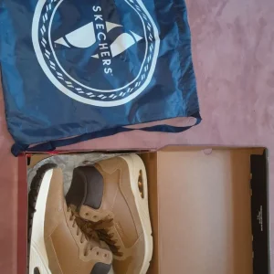 New sketchers 8.5uk mens casual boots. - Image 4