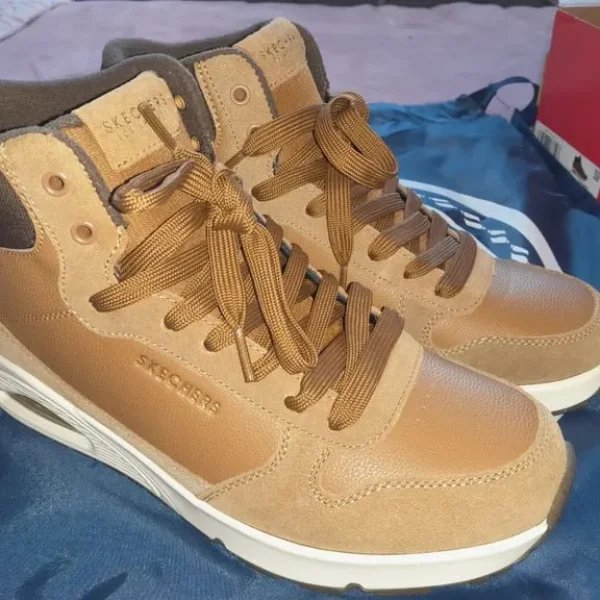 New sketchers 8.5uk mens casual boots.