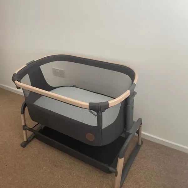 ‏Maxi-Cosi Iora Air bedside crib+ 3 Fitted Sheets (Full Set)