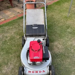 Honda petrol lawnmower - Image 3