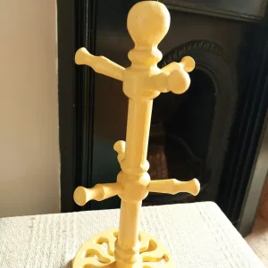 Vintage Yellow Cast Iron Mug Tree - Image 5