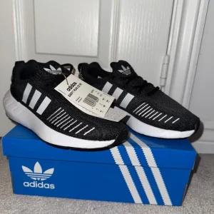 Adidas Swift Run Size 4