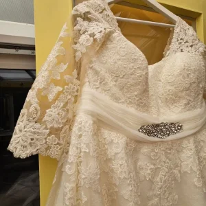 Bellami Wedding Dress. - Image 3
