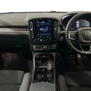 2024 Volvo XC40 Plus, B4 Mild hybrid, Petrol, Dark ESTATE Petrol/Electric Hybrid Automatic - Image 7