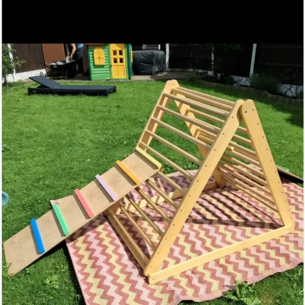 Pickler - Sturdy Triangle Frame with Ramps & Ladder