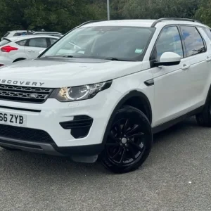 2016 Land Rover Discovery Sport 2.0 TD4 SE SUV 5dr Diesel Manual 4WD Euro 6 (s/s) (180 ps) ESTATE... - Image 4