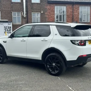 2016 Land Rover Discovery Sport 2.0 TD4 SE SUV 5dr Diesel Manual 4WD Euro 6 (s/s) (180 ps) ESTATE... - Image 8
