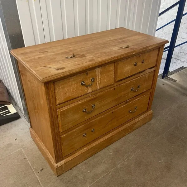 Pine chest of drawers