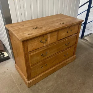 Pine chest of drawers