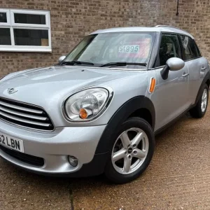 2013 MINI Countryman 1.6 Cooper 5dr HATCHBACK Petrol Manual - Image 2