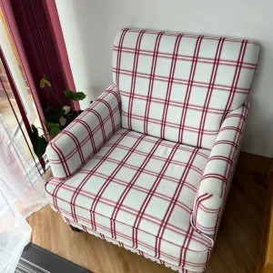 Red and white chair - Image 3