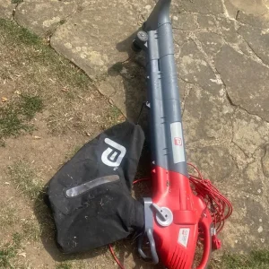 Leaf blower Vac with bag