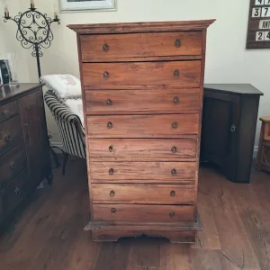 Chest of drawers
