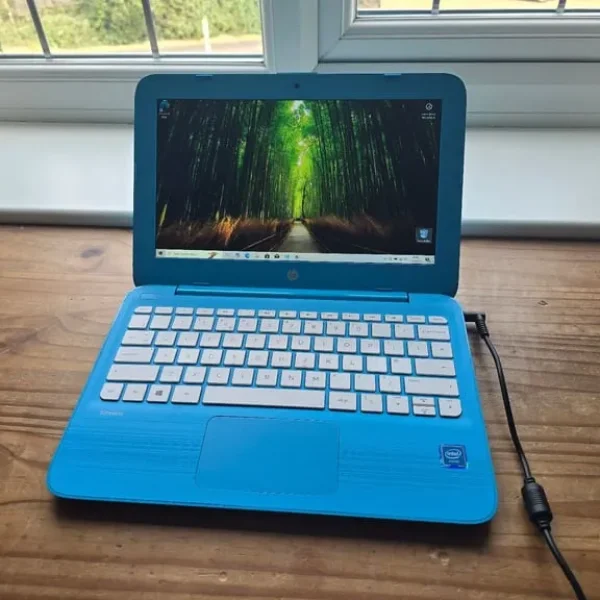 HP Stream 11-yoxx Laptop 1.60GHz 2gb ram 29gb SSD HDD Windows 10