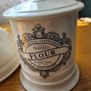 Cloverleaf ivory classic kitchen ware - Image 2