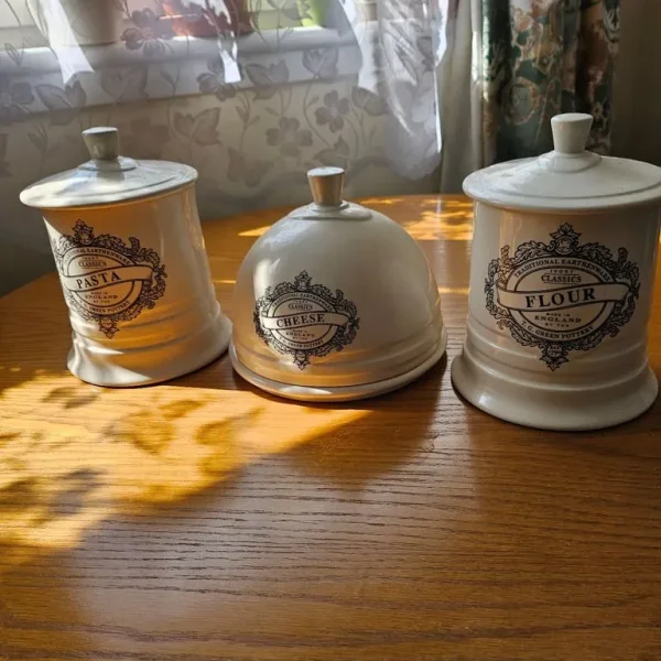 Cloverleaf ivory classic kitchen ware