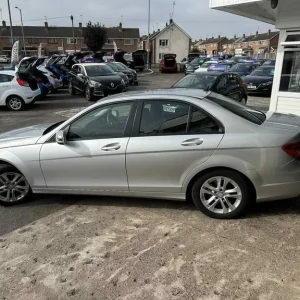 2014 Mercedes-Benz C-Class C180 BlueEFFICIENCY Executive SE 4dr Auto!! ULEZ FREE!! FULL HISTORY!!... - Image 3