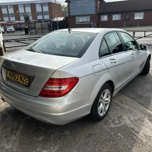 2014 Mercedes-Benz C-Class C180 BlueEFFICIENCY Executive SE 4dr Auto!! ULEZ FREE!! FULL HISTORY!!... - Image 4