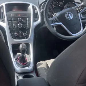 Vauxhall, ASTRA, Hatchback, 2011, Manual, 1686 (cc), 5 doors - Image 6