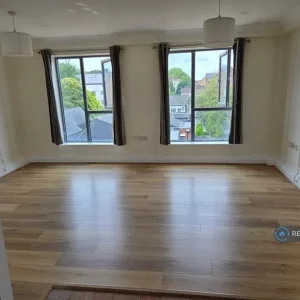 2 bedroom flat in Manor Street, Gillingham, ME7 (2 bed) (#2584301) - Image 2