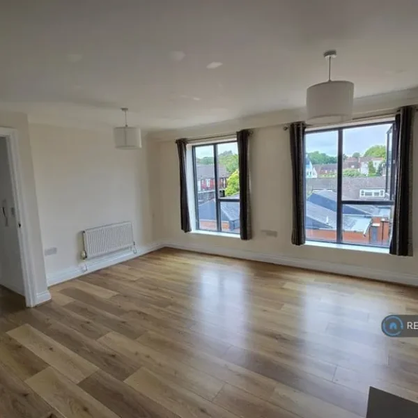 2 bedroom flat in Manor Street, Gillingham, ME7 (2 bed) (#2584301)