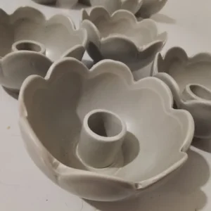 Flower petal candle stickholders 2 sets of 4 - Image 3